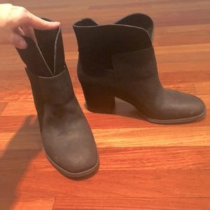 Nine West black booties